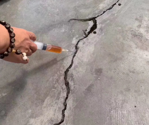 新兴镇混凝土裂缝修补技术详解​